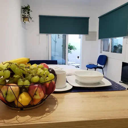 Modern & Cozy W/ Backyard Near Center Apartament