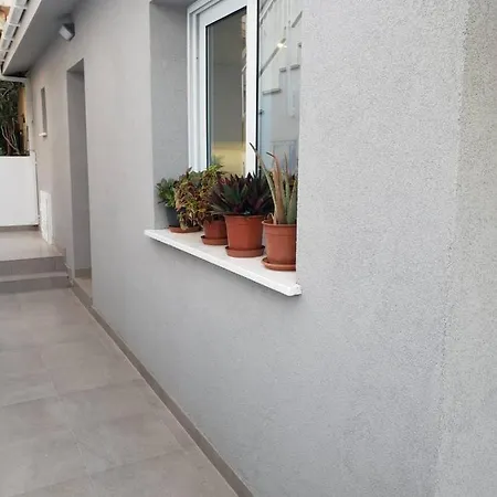 Lejlighed Modern & Cozy W/ Backyard Near Center Limassol